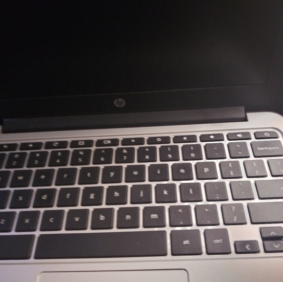 BRAND NEW LAPTOP HP - Picture 5 of 7